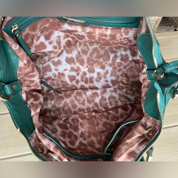 B. MAKOWSKY 100% LEATHER A226649 SHOULDER ZIP CLOSURE BAG / CROSSBODY GREEN - Picture 14 of 16